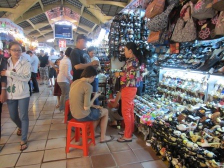 Chợ đầu mối lấy giày dép