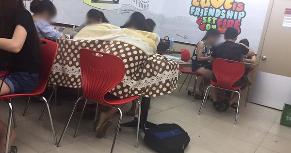 Ngao ngán cảnh sinh viên ôm chăn gối theo để ngủ, xả rác bừa bãi trong các cửa hàng tiện lợi