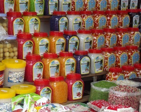 Nhiều loại thạch, hạt trân châu bán tràn lan trên thị trường.