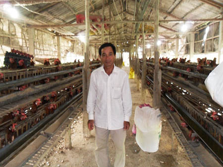 Thu lãi tiền tỷ hàng năm từ nuôi gà, thả cá