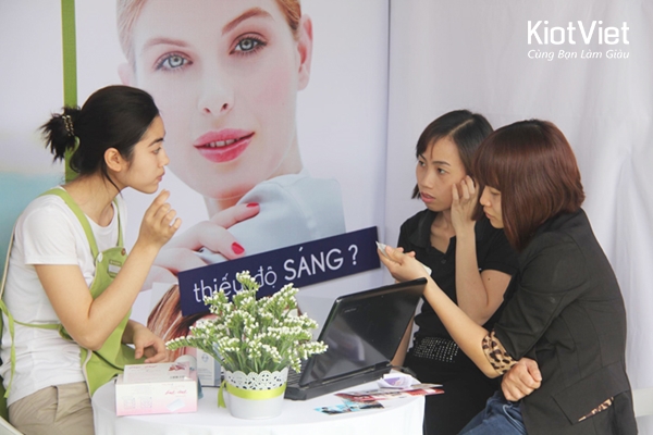 Thuyết phục khách hàng mua MỸ PHẨM “một phát ăn ngay”