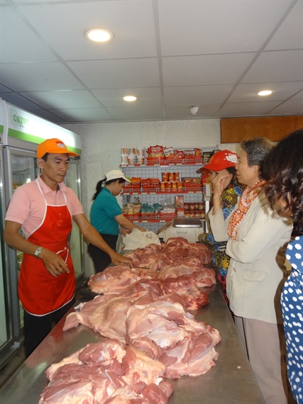 Cty gia cầm bán thịt heo đồng giá 35.000 đ/kg