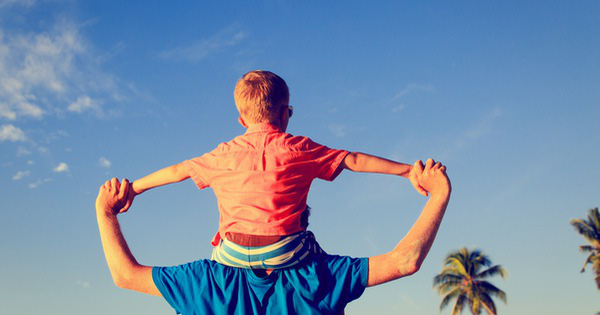 Quan điểm dạy con đáng suy ngẫm của ông chủ chuỗi cà phê Starbucks: Hãy dấn thân để tạo nên sự khác biệt