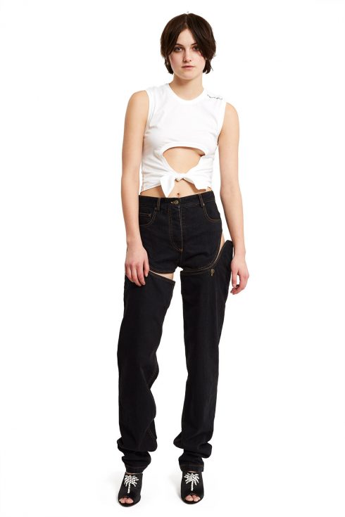 Ngoài lựa chọn là màu xanh denim nhạt chiếc quần còn có màu đen
