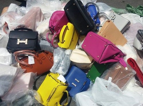 Phát hiện container hàng Chanel, Hermes ‘nhái’ ở cảng Cát Lái