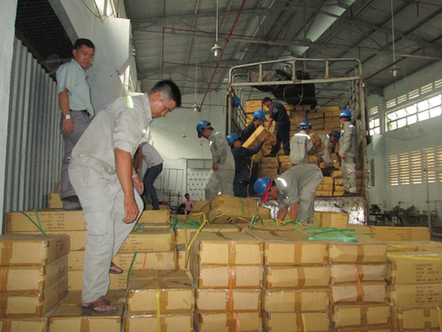 Tiêu hủy lô quần jeans giả cực lớn