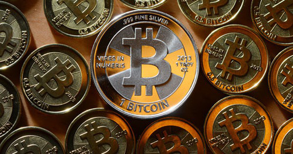 Đổ xô "cày" Bitcoin bất chấp rủi ro
