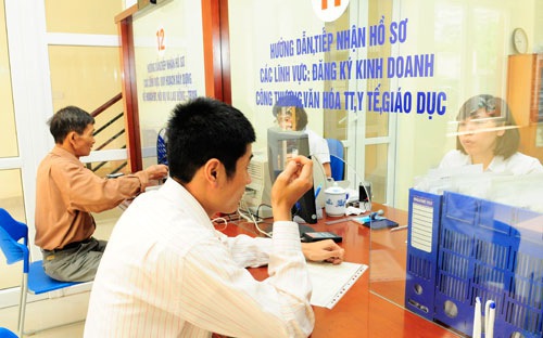 Báo chí đưa tin hiện tượng doanh nghiệp lập nhiều nhưng cũng bị “khai tử” nhiều trong thời gian vừa qua có nguyên nhân từ điều kiện kinh doanh gây khó khăn cộng với quyền hành xử của cơ quan thực thi, tạo ra chi phí lớn khiến doanh nghiệp không thể vượt qua...