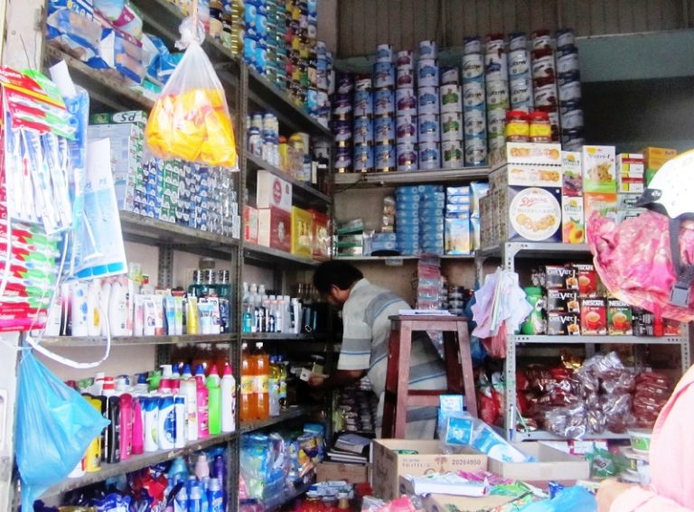 Cửa hàng tạp hoá vẫn đang chiến thắng trong cuộc tranh đua ác liệt