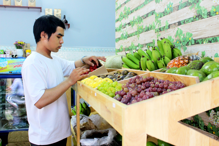 Chàng trai Ê-Đê mang đặc sản quê hương đến Sài Gòn