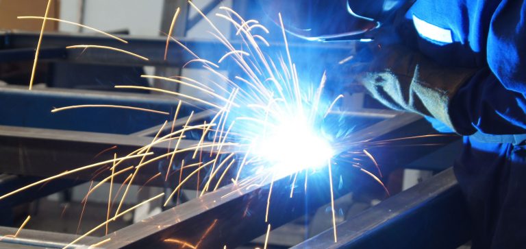 Cụ ông 91 tuổi lập kỷ lục về tình yêu với nghề cơ khí hàng không