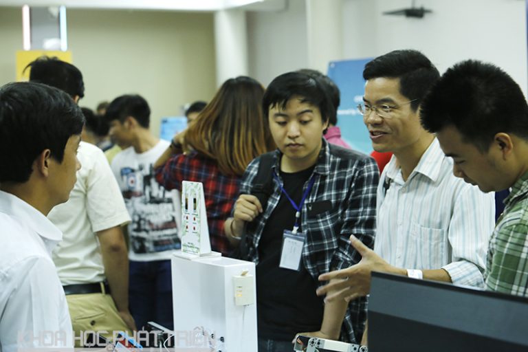 Hàng loạt sản phẩm công nghệ cao của startup Việt được giới thiệu