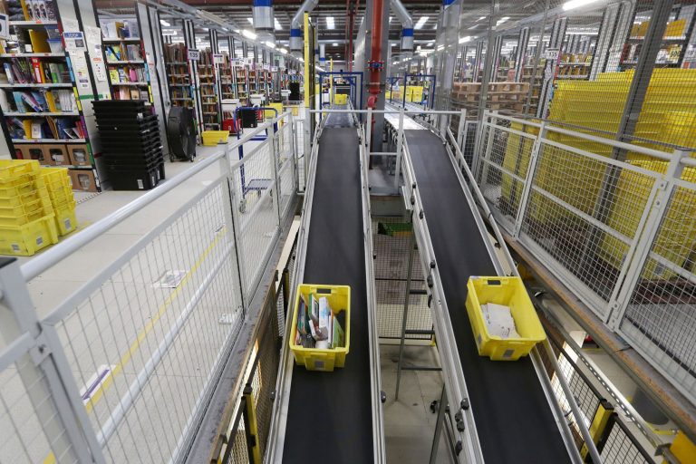 Hàng trên chuyền là gì?