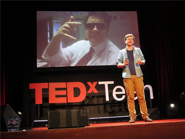 Khâm phục cậu bé 15 tuổi bỏ học, 18 tuổi trở thành triệu phú nước Mỹ