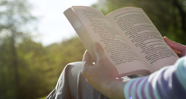 Hè này đi du lịch: Thay vì cầm điện thoại “check-in” facebook, đọc 5 cuốn sách này sẽ giúp bạn làm giàu nhanh hơn