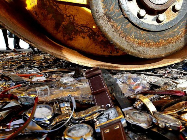Đồng hồ Trung Quốc giả Rolex tuồn vào Việt Nam