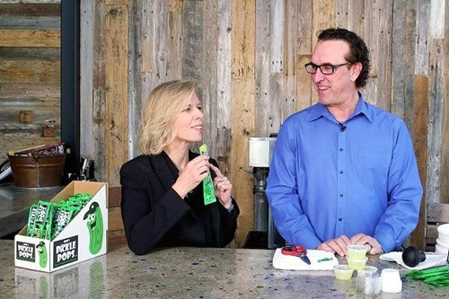 Kiếm bộn tiền nhờ bán nước dưa muối