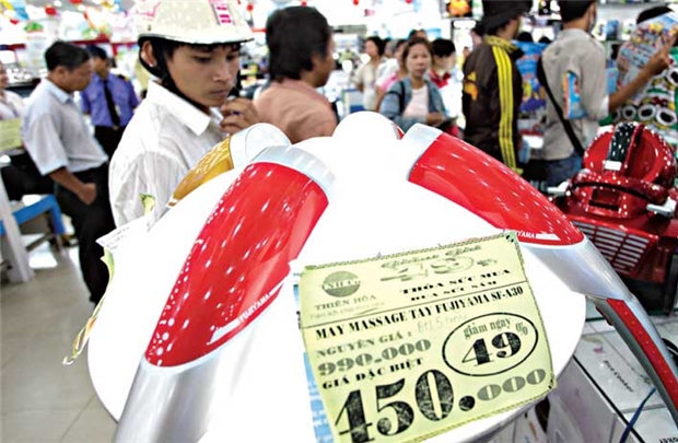 Người Việt “nghiện” hàng khuyến mại