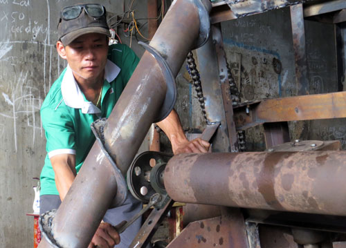 “Phù thủy” tài hoa chế hàng loạt máy móc ở vùng chuyên canh mía