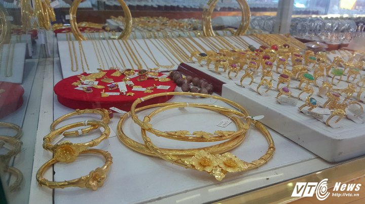 Ngày đầu tháng cô hồn tháng 7 âm lịch, nhiều cửa hàng vàng ảm đạm