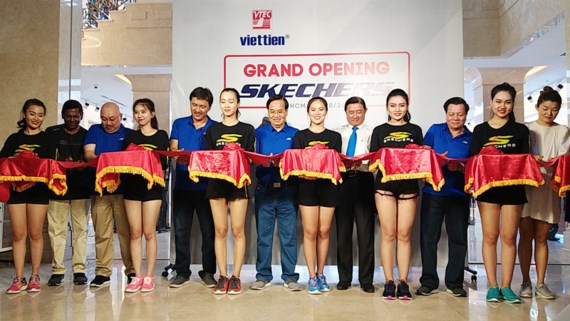 Ra mắt thương hiệu giày Skechers tại hệ thống cửa hàng Việt Tiến House