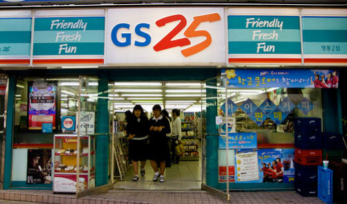 'Đại gia đồ lót' Sơn Kim mở cửa hàng tiện lợi đấu với 7-Eleven