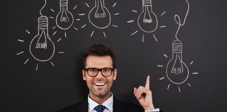 Ứng dụng đặt lịch hẹn khám bệnh, làm đẹp của hai chàng trai trẻ