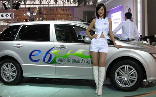 Trung Quốc tính cấm bán xe chạy xăng, dầu