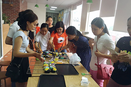 Sôi động thị trường bánh Trung thu tự làm