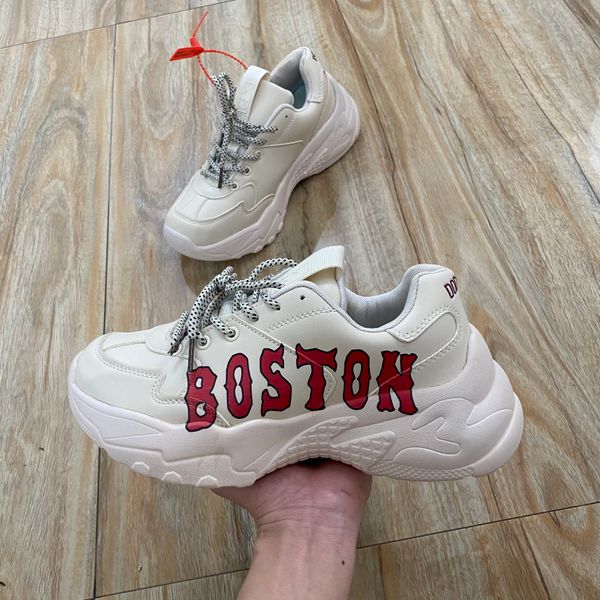 Giày thể thao nữ in chữ NY, Boston chỉ 210.000 đồng